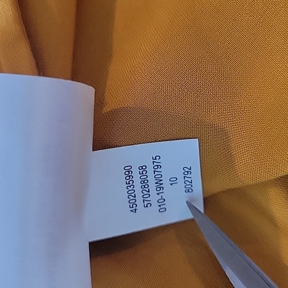 White House Black Market Puff Sleeve Satin Blouse in Liquid Gold size Medium - Picture 8 of 8